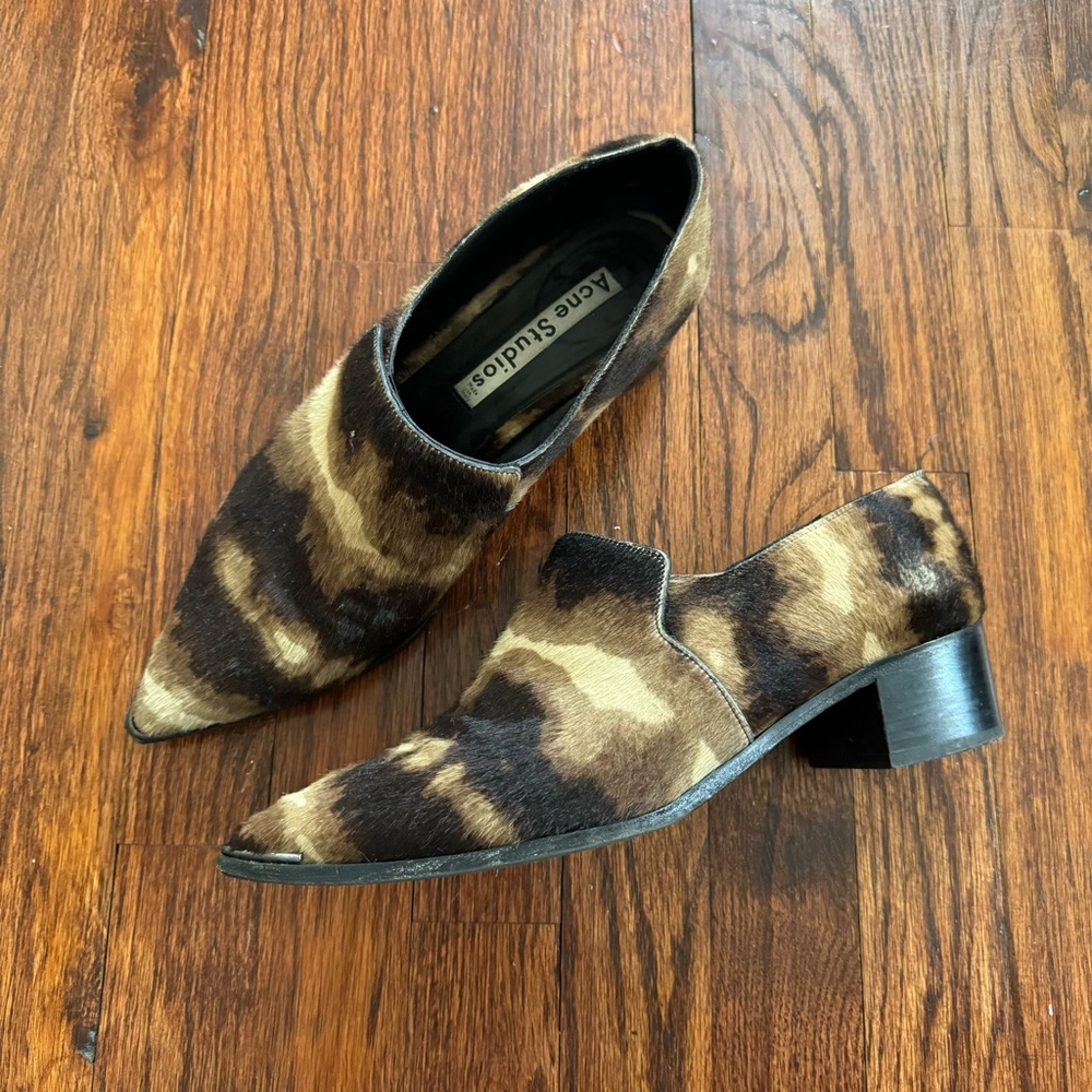 ACNE STUDIOS JAYCEE POINTED PONY HAIR TEXTURED LOAFER